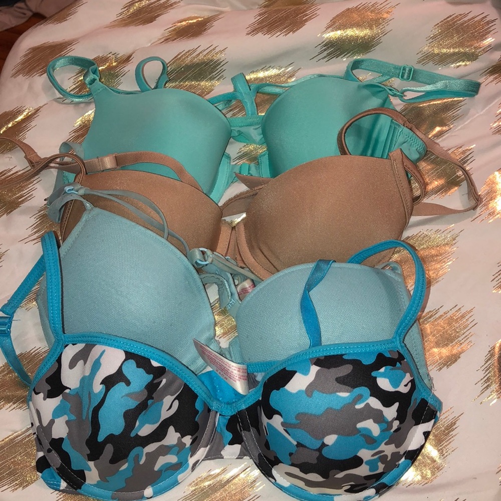 4 padded underwire bras 32/34 A/B